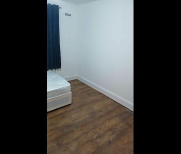 Room in a Shared House, Milverton Gardens, IG3 - Photo 3