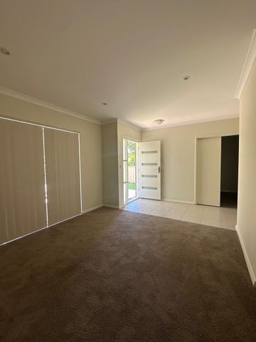 Executive-Style Home Opposite Picturesque Park - Photo 2
