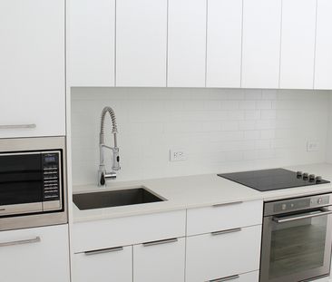 1 Br Condo For Rent In University District W/ Ungr Parking & Heat &... - Photo 1