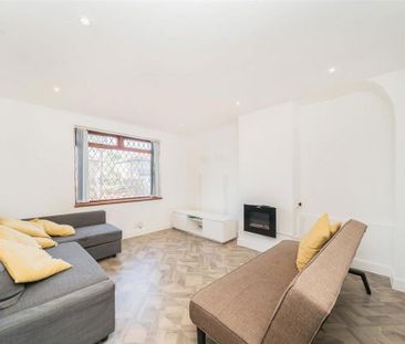 3 bedroom flat to rent - Photo 1