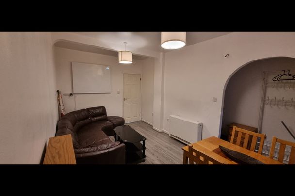 2 Bed End Terrace, Broxtowe Avenue, NG8 - Photo 1