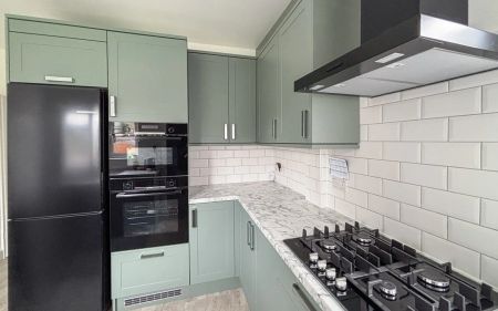 Room 1, Central Avenue, Pinner, HA5 - Photo 5