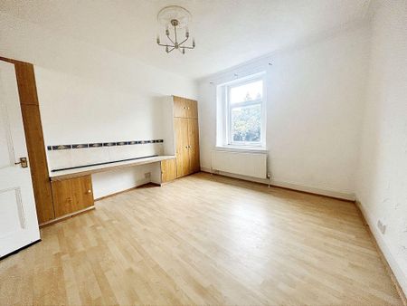 2 bed upper flat to rent in NE16 - Photo 4