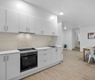 Very Large Partially Furnished Air Conditioned Studio - Photo 3