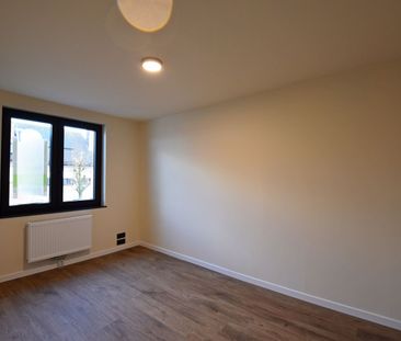 Volledig gerenoveerde woning te huur nabij het centrum van Eeklo! - Foto 1