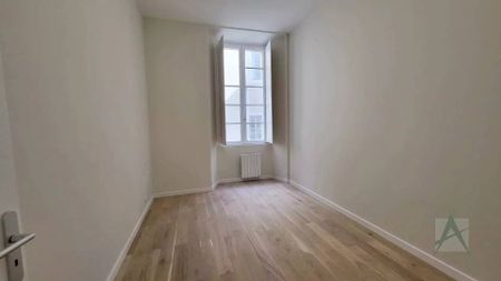 CHAMBERY - HYPER CENTRE - T4 de Standing - Photo 3