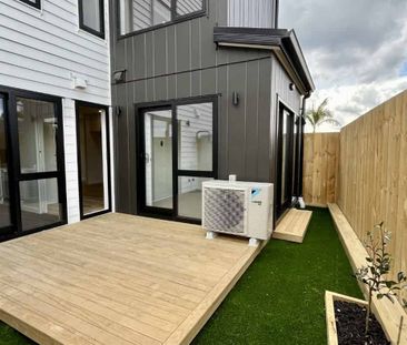 Pets allowed, three bedroom + study home - Photo 4