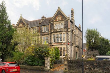 2 Bed Flat - Photo 4