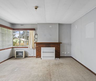 Three Bedroom Family Home with Garage - Photo 2