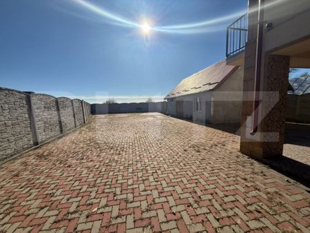 Casă mare, 9 camere, curte 1000 mp – disponibilă pentru - Fotografie 5