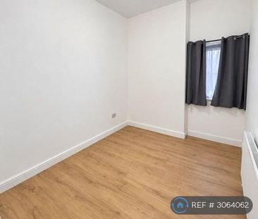 3 bedroom flat to rent - Photo 2