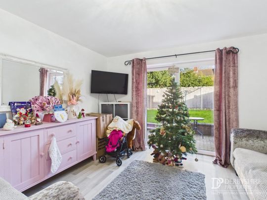 2 Bedroom Semi-Detached House - Photo 1