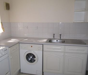 1 bedroom ground floor flat to rent - Photo 3