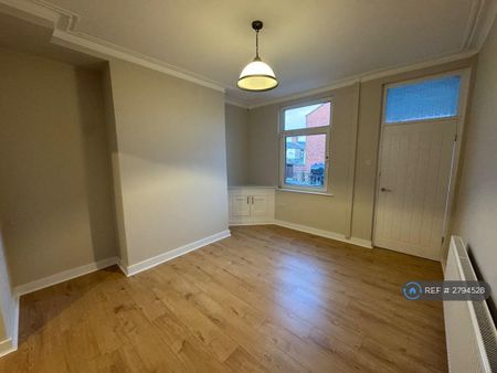 2 bedroom terraced house to rent - Photo 3