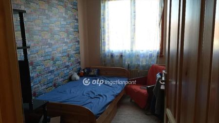 Kiadó jó állapotú panel lakás - Nyíregyháza - Fotó 3