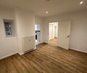 Wunderschön renovierte 2 Zimmer Wohnung 70m² inkl. EBK Gäste WC Lux... - Photo 4