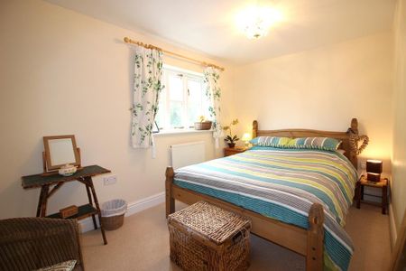 4 bedroom link detached house to rent - Photo 4