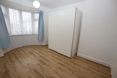 3 bedroom End Terraced to let - Photo 4
