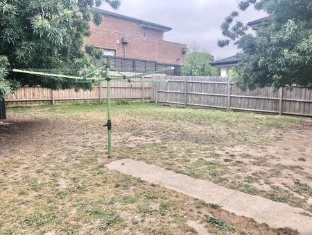 NEAT FAMILY HOME – PERFECT LOCATION - Photo 5