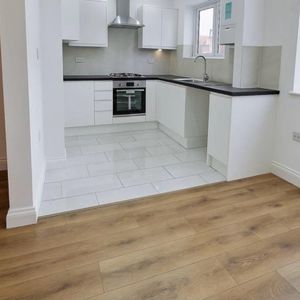 Room in a Shared House, Randall Avenue, NW2 - Photo 3