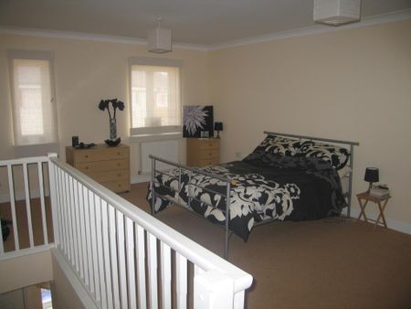 3 bedroom semi-detached house to rent - Photo 2