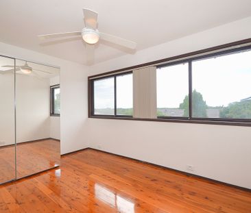 Renovated Double- Storey Home - Photo 3