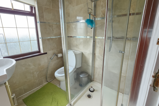 4 bedroom semi-detached house to rent - Photo 1