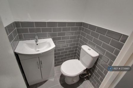 5 bedroom terraced house to rent - Photo 3