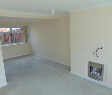 3 bedroom terraced house to rent - Photo 6
