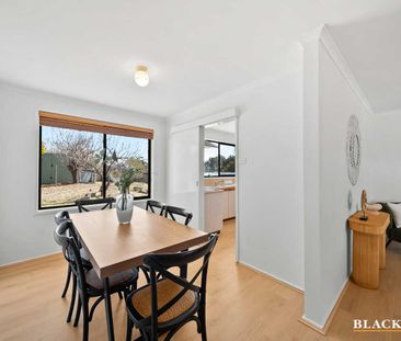 Stylish Family Living with Modern Comfort in Central Tuggeranong - Photo 6