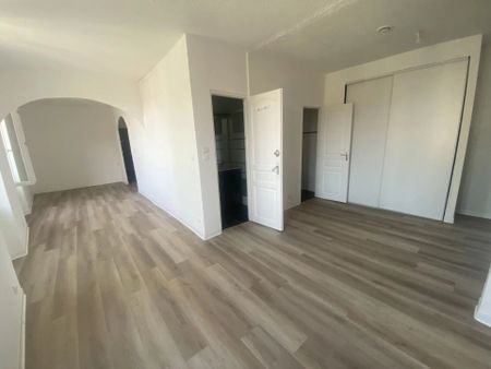 Location Appartement 3 pièces 63 m2 à Aubagne - Photo 2