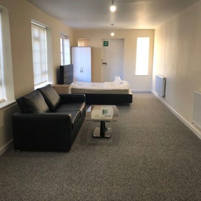 Studio to rent - Photo 1