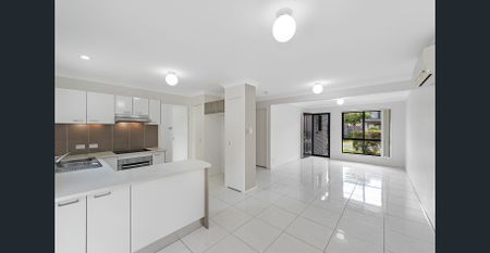 IMMACULATE AIR-CONDITIONED 3 BEDROOM TOWNHOUSE IN POPULAR, CENTRALLY LOCATED COMPLEX - Photo 2