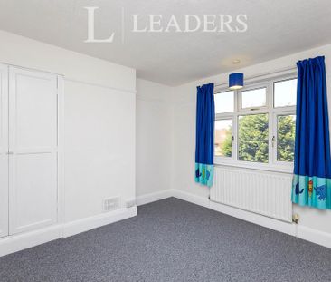 3 bedroom semi-detached house to rent - Photo 4