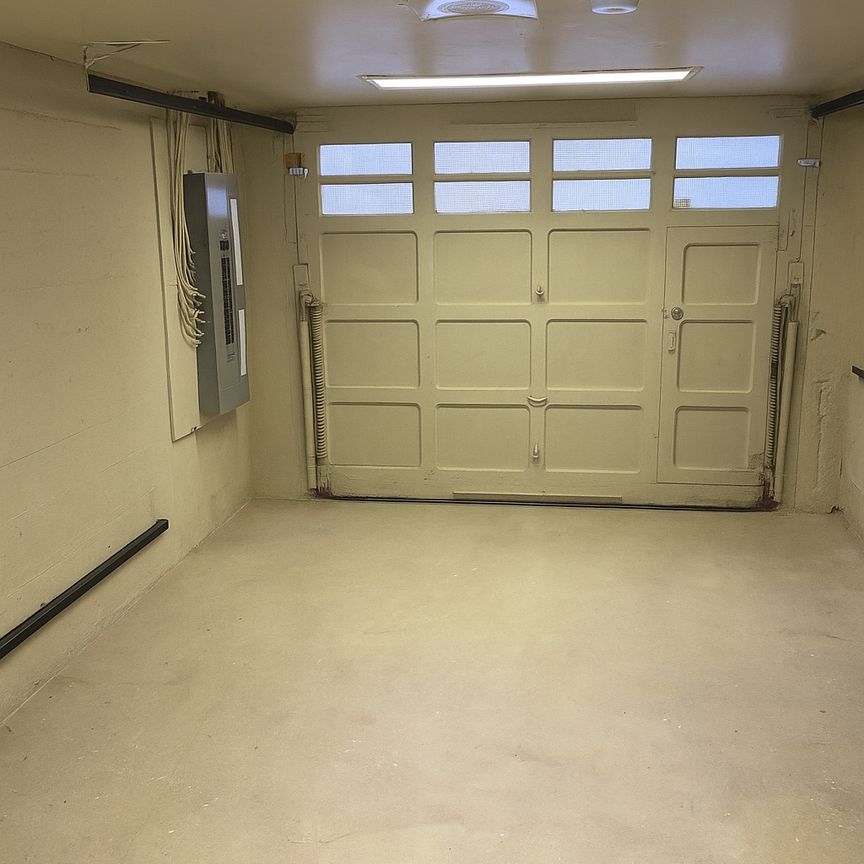 Spacious Fully Renovated Duplex Apartment – Available - Photo 1