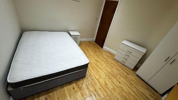 6 bedroom house of multiple occupation to rent - Photo 1