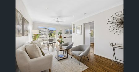 Cosy 1 bedder in small block, level walk to Beach & Manly - Photo 3