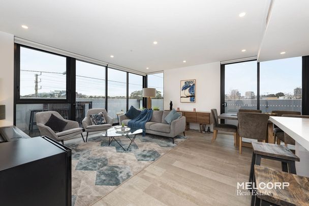 SPACIOUS THREE BEDROOMS AT ARDEN PARK – UNFURNISHED - Photo 1