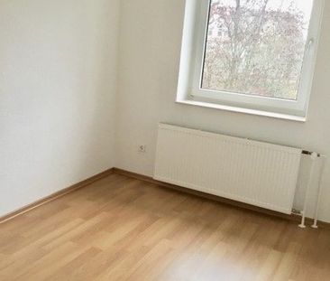 Auf gute Nachbarschaft - schicke 2-Zimmer-Wohnung mit Balkon - Photo 2