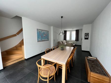 VERNIEUWDE WONING MET 3 SLAAPKAMERS, TUIN EN GARAGE IN CENTRUM IEPER - Foto 3