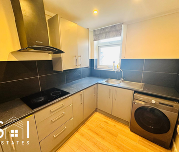 3 bedroom flat to rent - Photo 2
