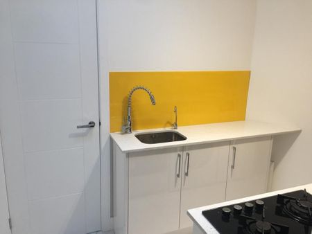 Studio Flat, Chaucer Avenue, TW9 - Photo 2