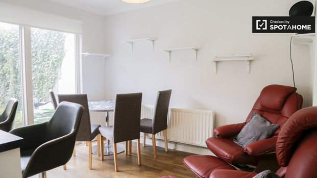 Bed for rent in 4-bedroom house, Stoneybatter, Dublin - Photo 1
