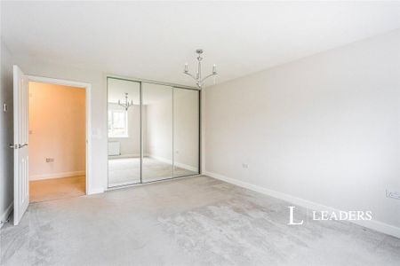 4 bedroom detached house to rent - Photo 5