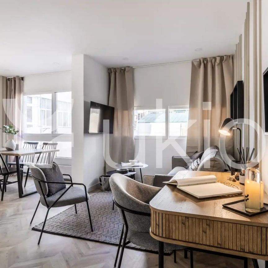 Apartamento de alquiler en Calle de Zurbano, Almagro - Photo 1