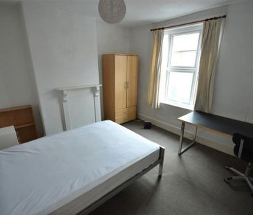 4 bedroom terraced house to rent - Photo 5