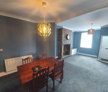 3 bedroom end of terrace house to rent - Photo 3