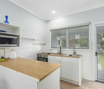 Tidy 2 Bedroom Unit - Photo 2