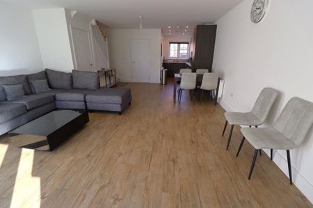3 bedroom terraced house to rent - Photo 2