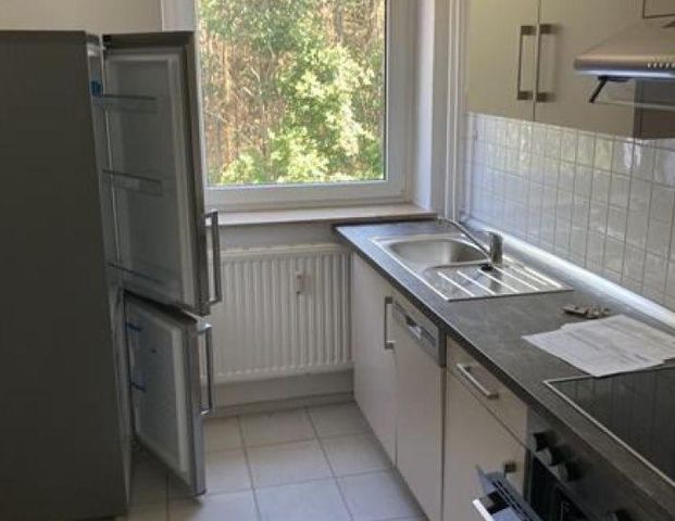 Gemütliche 3-Zimmer mit neuem Laminat, Wanne und Garage in guter Lage! - Photo 1